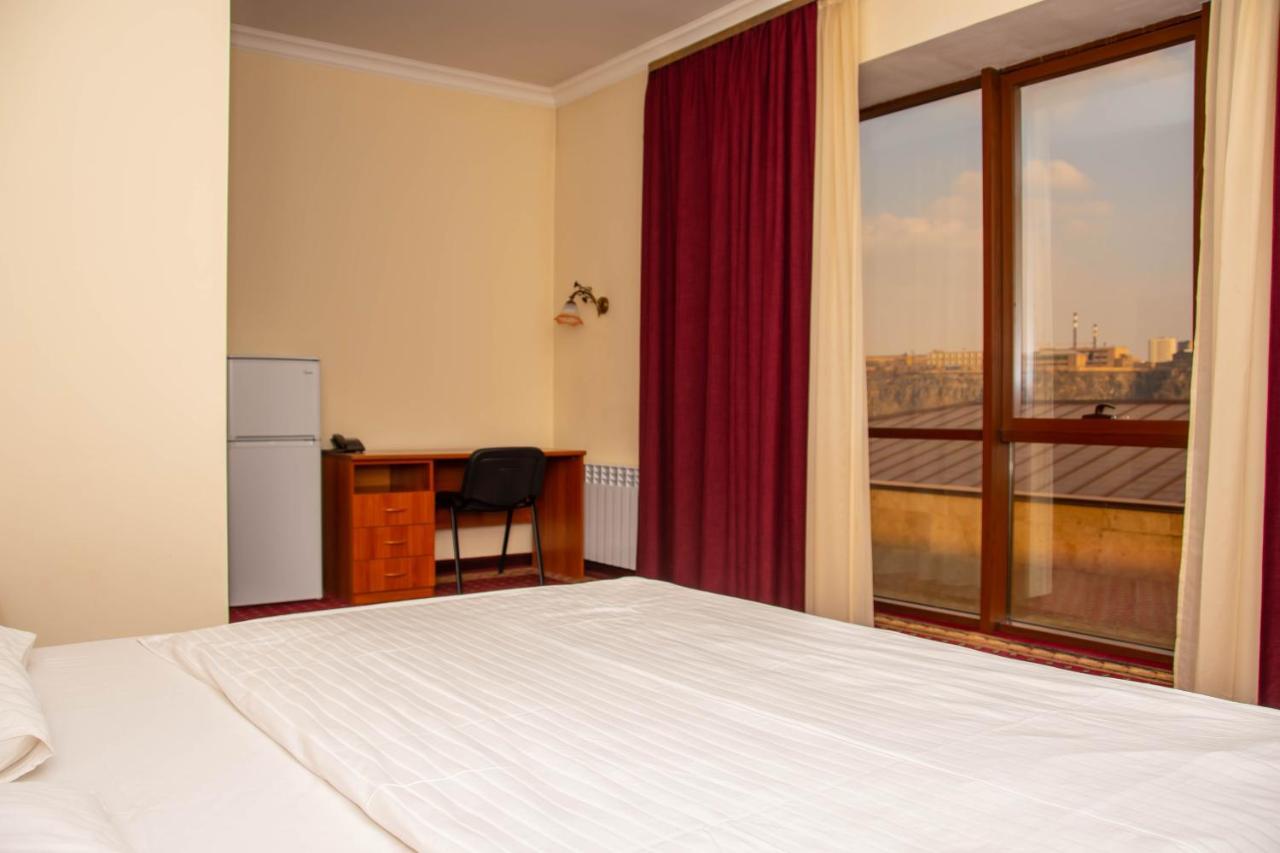 Olympavan Hotel Yerevan Ngoại thất bức ảnh