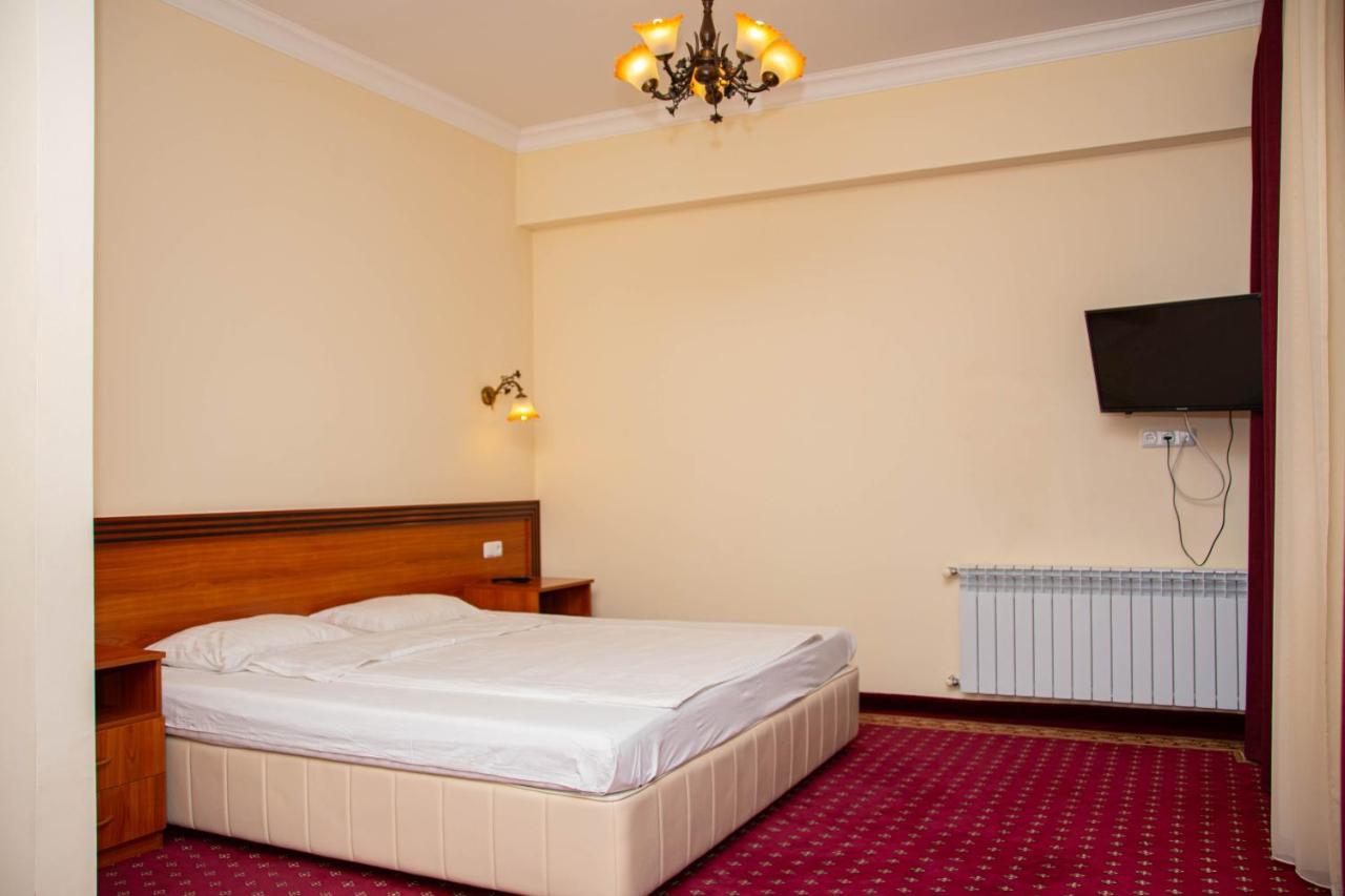 Olympavan Hotel Yerevan Ngoại thất bức ảnh