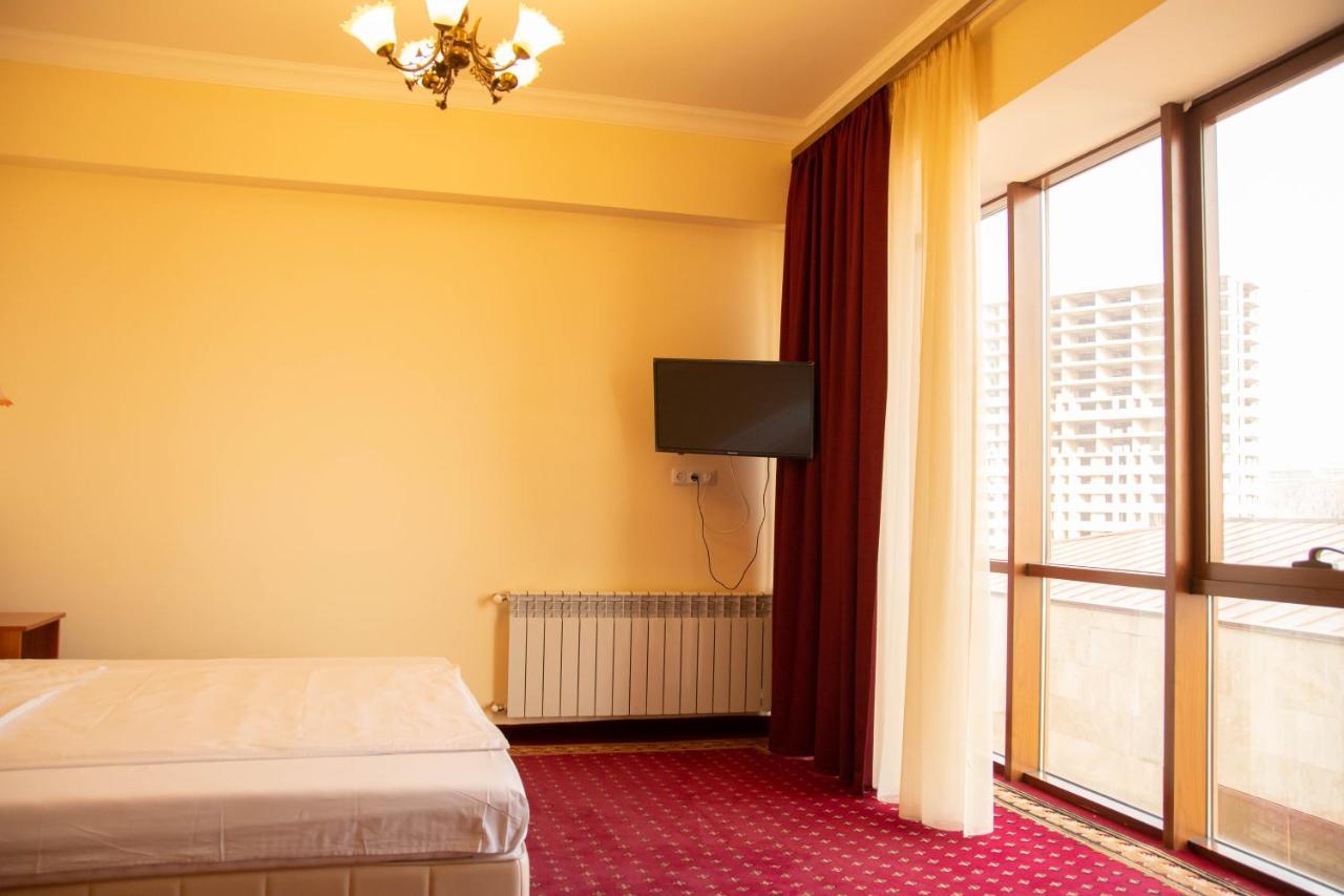 Olympavan Hotel Yerevan Ngoại thất bức ảnh