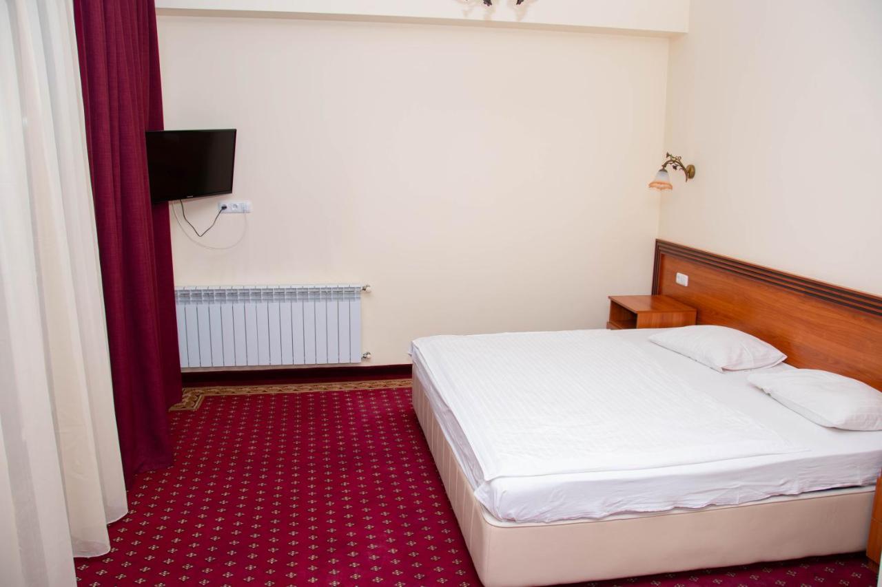 Olympavan Hotel Yerevan Ngoại thất bức ảnh