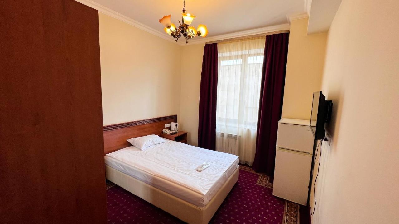Olympavan Hotel Yerevan Ngoại thất bức ảnh