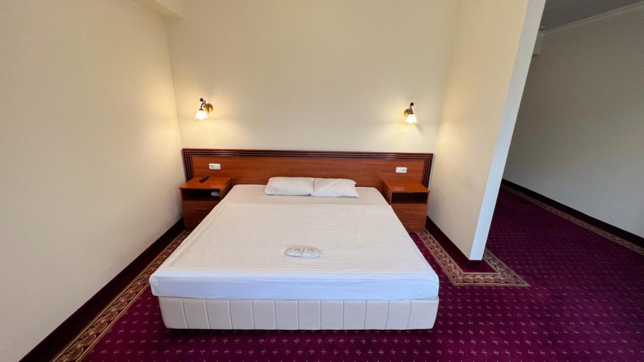Olympavan Hotel Yerevan Ngoại thất bức ảnh