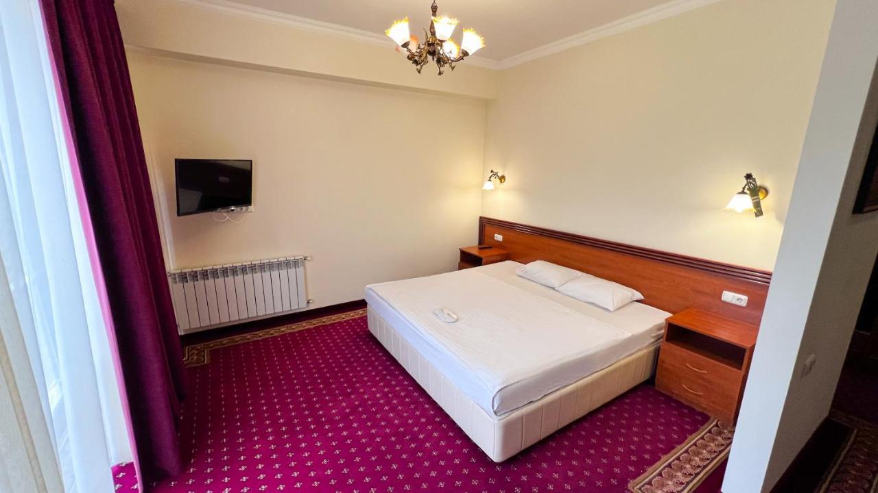 Olympavan Hotel Yerevan Ngoại thất bức ảnh