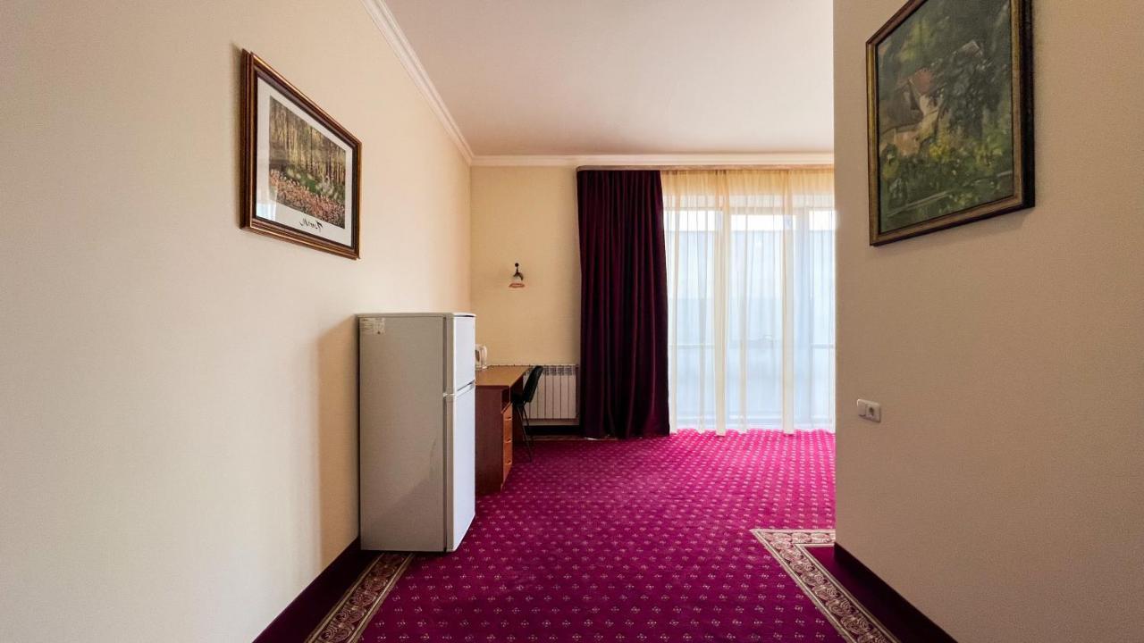 Olympavan Hotel Yerevan Ngoại thất bức ảnh