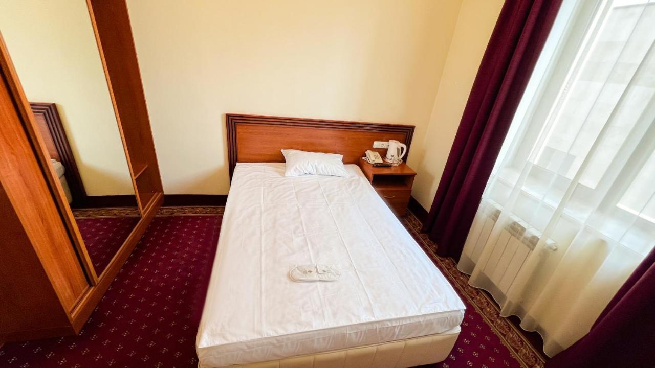 Olympavan Hotel Yerevan Ngoại thất bức ảnh