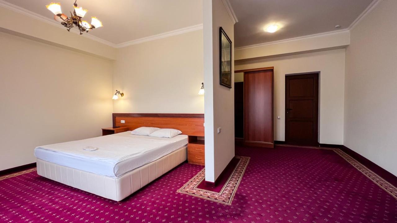 Olympavan Hotel Yerevan Ngoại thất bức ảnh